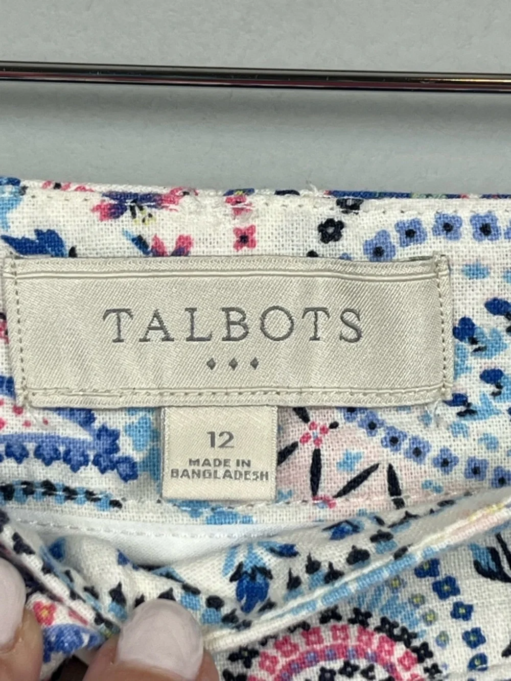 Talbots linen cotton blend paisley print flat front shorts, 12.